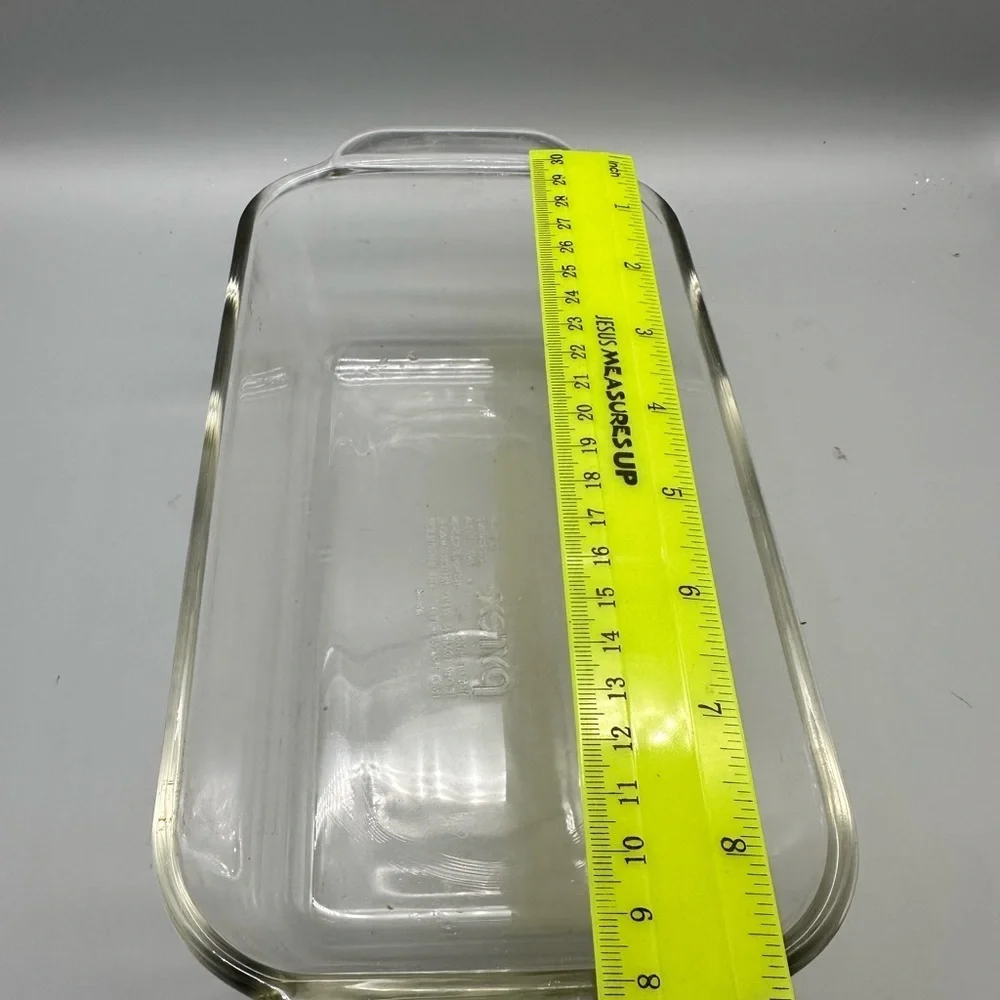 Pyrex 1.5 quart clear glass baking dish